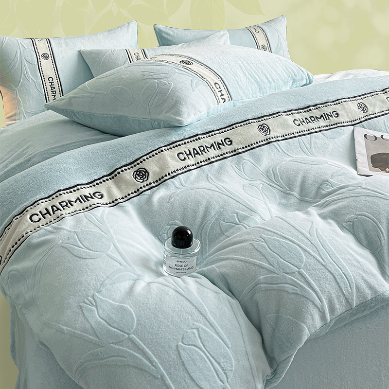Invierno tallado leche de terciopelo en la cama de cuatro piezas conjunto 2025 nuevo engrosado sábanas cálidas cama