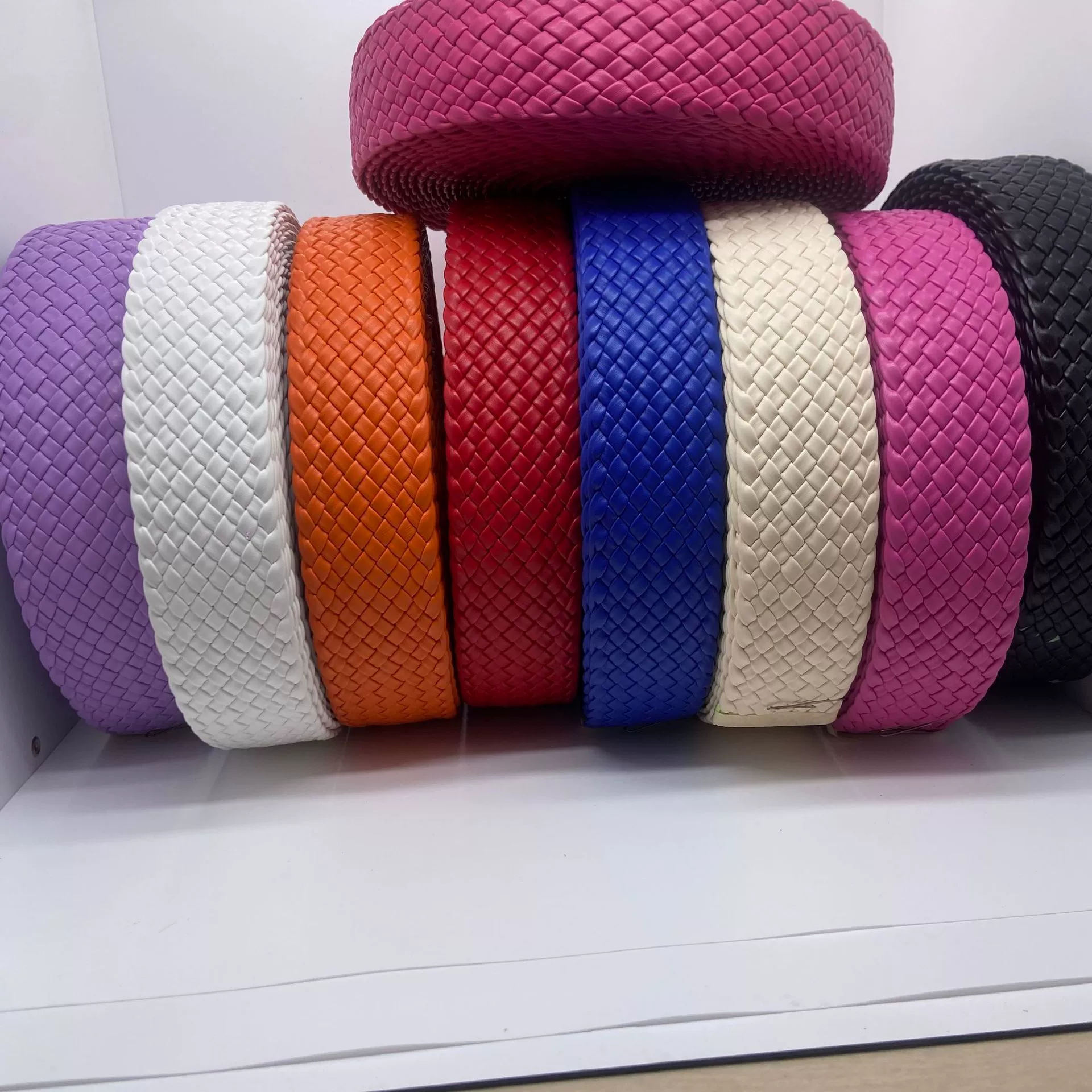 Кожаная тканая машина ПУ сплетенная полная одна полоса 8MM13 прядей готовой продукции шириной 6 см сандалии