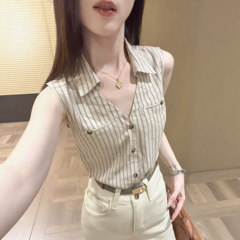 Old Money Style Retro Striped Sleeveless Polo Collar Shirt for Women, New Design, Slimming and Versatile Top + Jeans Old Money Style Retro Striped Sleeveless Polo Collar Shirt for Women, New Design, Slimming and Versatile Top + Jeans
