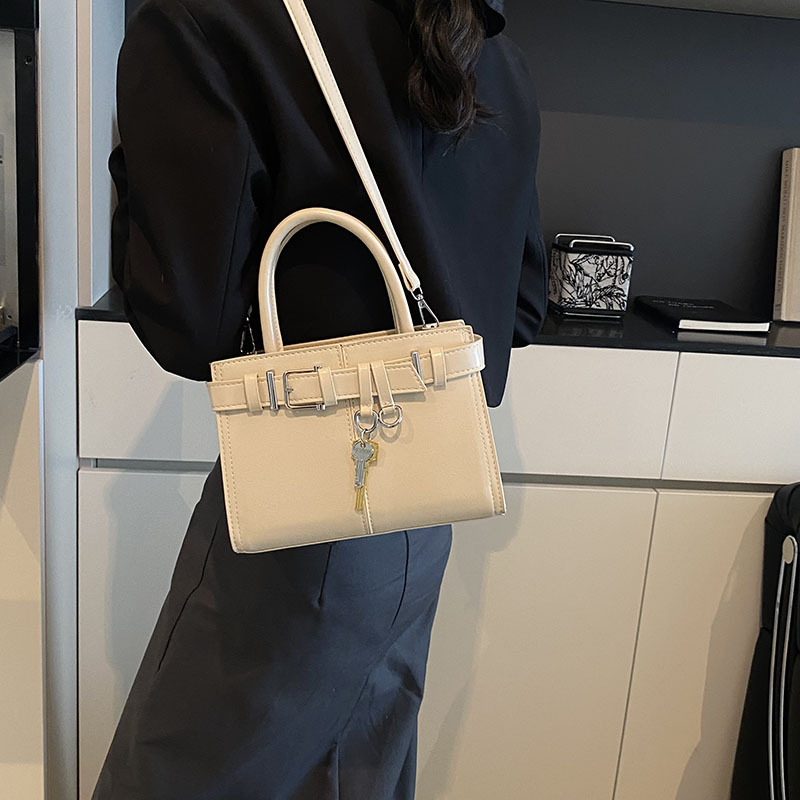 Tendencia versátil nicho bolso de mano de diseño mujer 2024 nuevo otoño invierno retro bolso de hombro bolso cuadrado de alta calidad