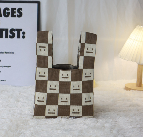 사각 웃는 미카