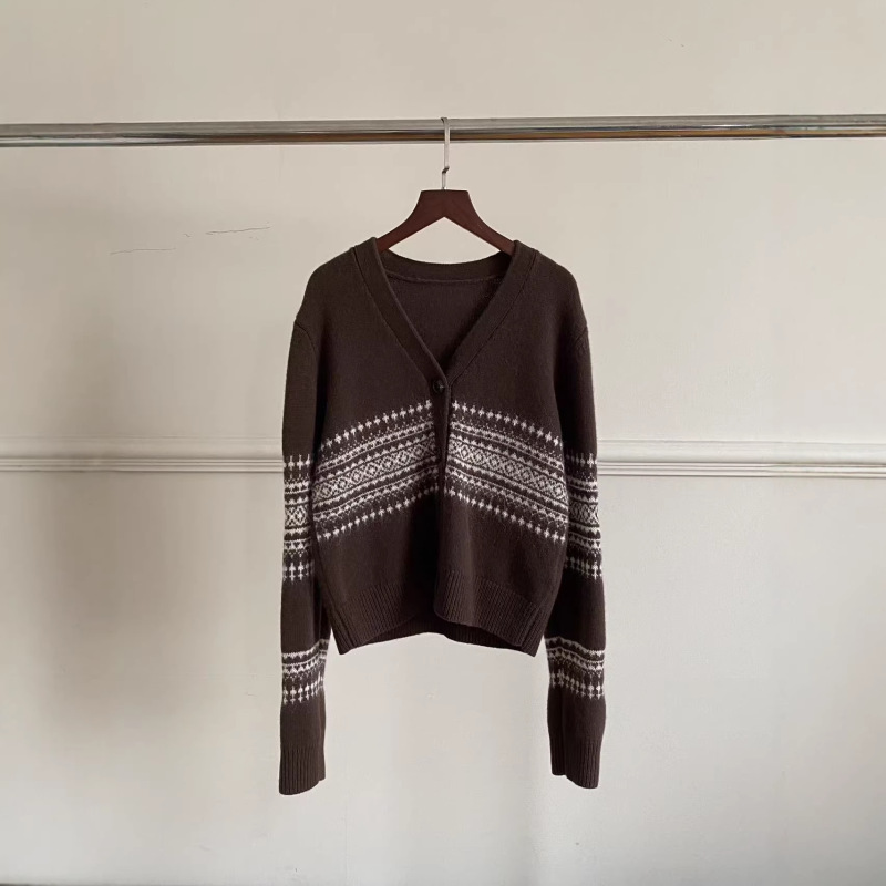 Apc Original 26 Early Spring New Style Fair Isle Jacquard V-Neck Knitted Cardigan Apc Original 26 Early Spring New Style Fair Isle Jacquard V-Neck Knitted Cardigan