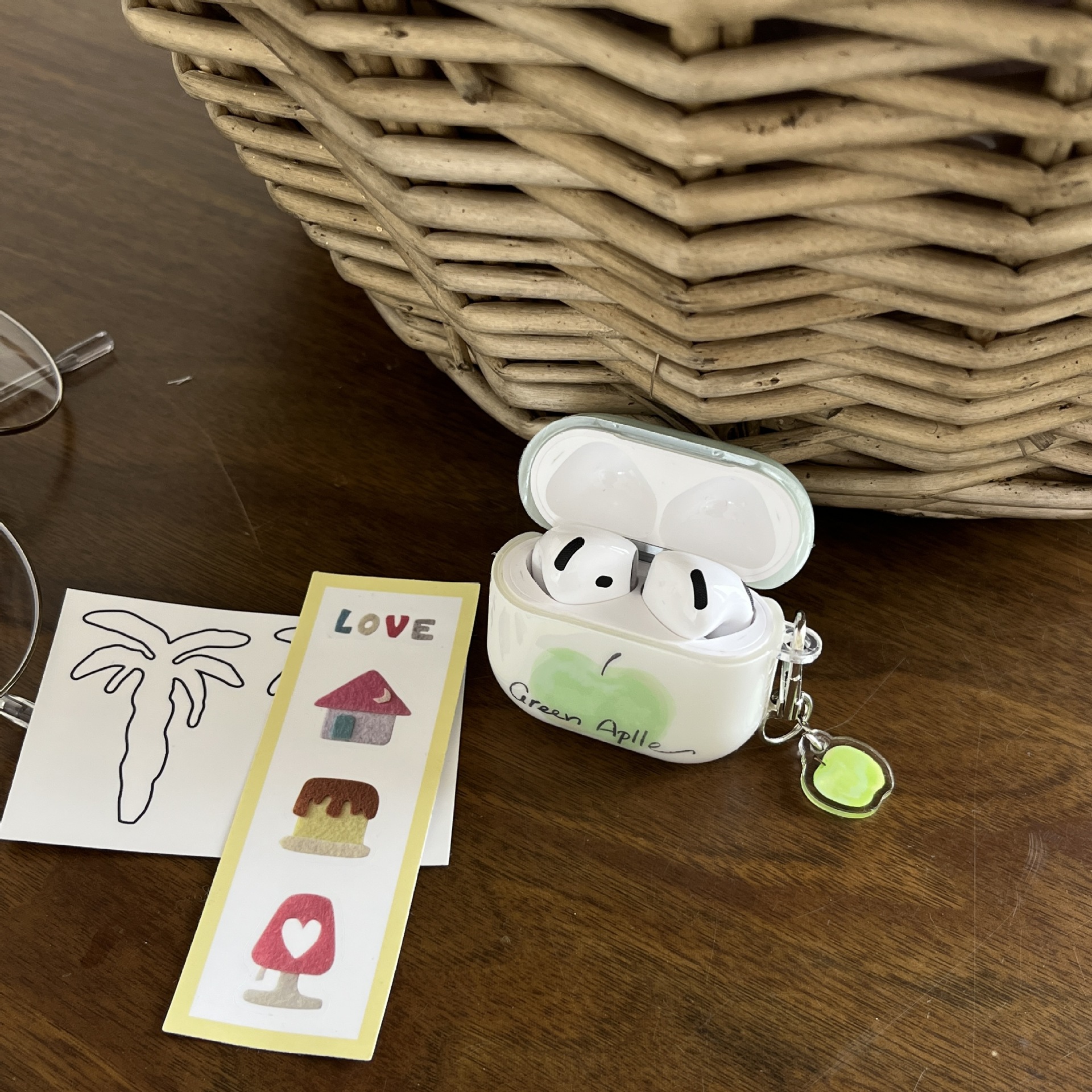 Simple nicho verde manzana para auriculares AirPodsPro2 nuevo colgante de generación 3/4 1/2 generación pareja Pro 34