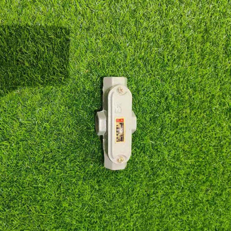 Право -гла -изгибающий алюминиевый сплав Взрыв -Проятная трехпроводная ящик с литой алюминиевой коробкой BHC BHC Взрыв -прямой через линейную коробку