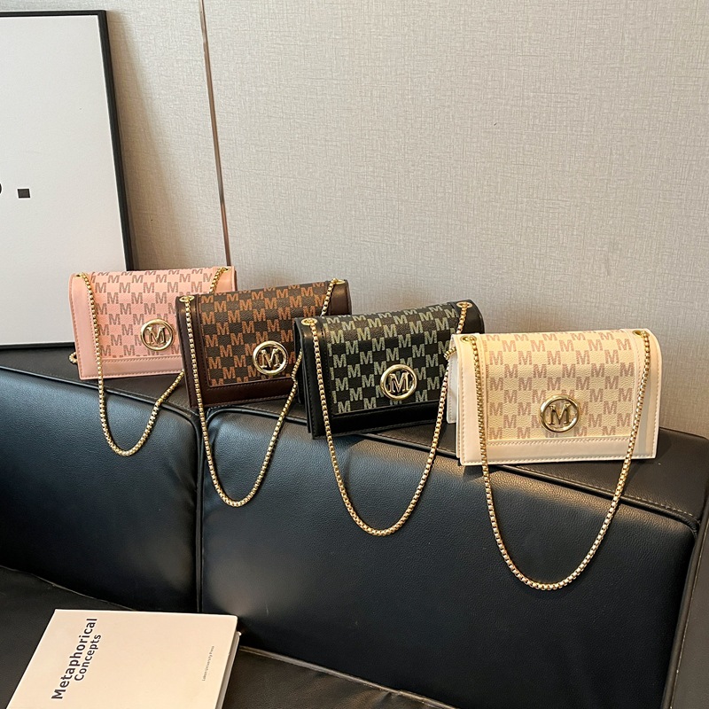 Europa y los Estados Unidos retro patrón pequeño bolso cuadrado mujer 2026 primavera nueva bolsa de cadena simple viaje mochila de hombro