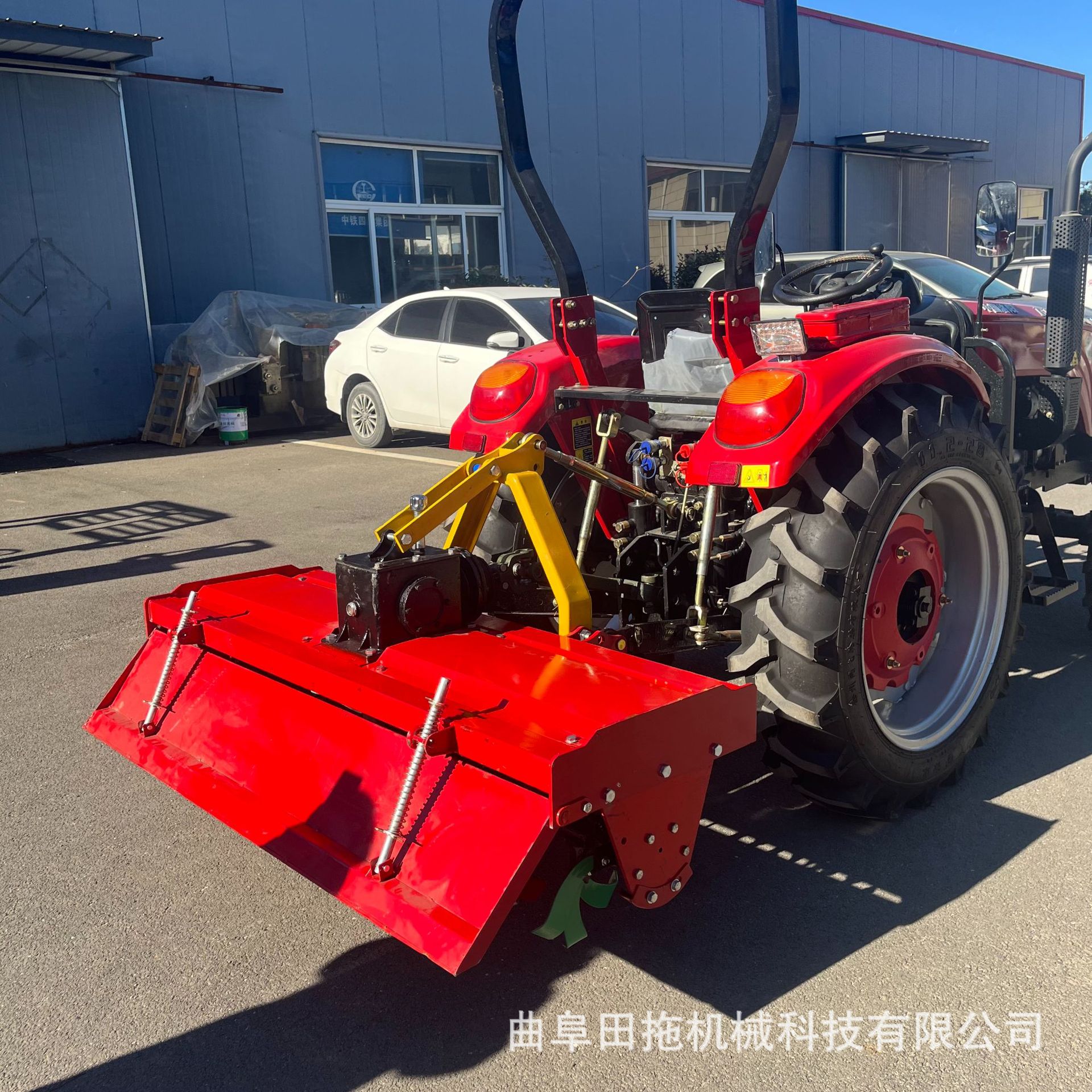 四轮拖拉机带旋耕机