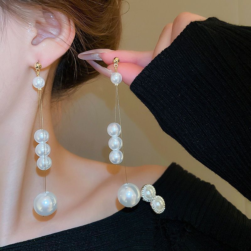 Pendientes de perlas de cristal de diamante de aguja de plata pendientes largos de lujo de Luz Retro europeo y americano pendientes dulces frescos de alto grado para mujeres