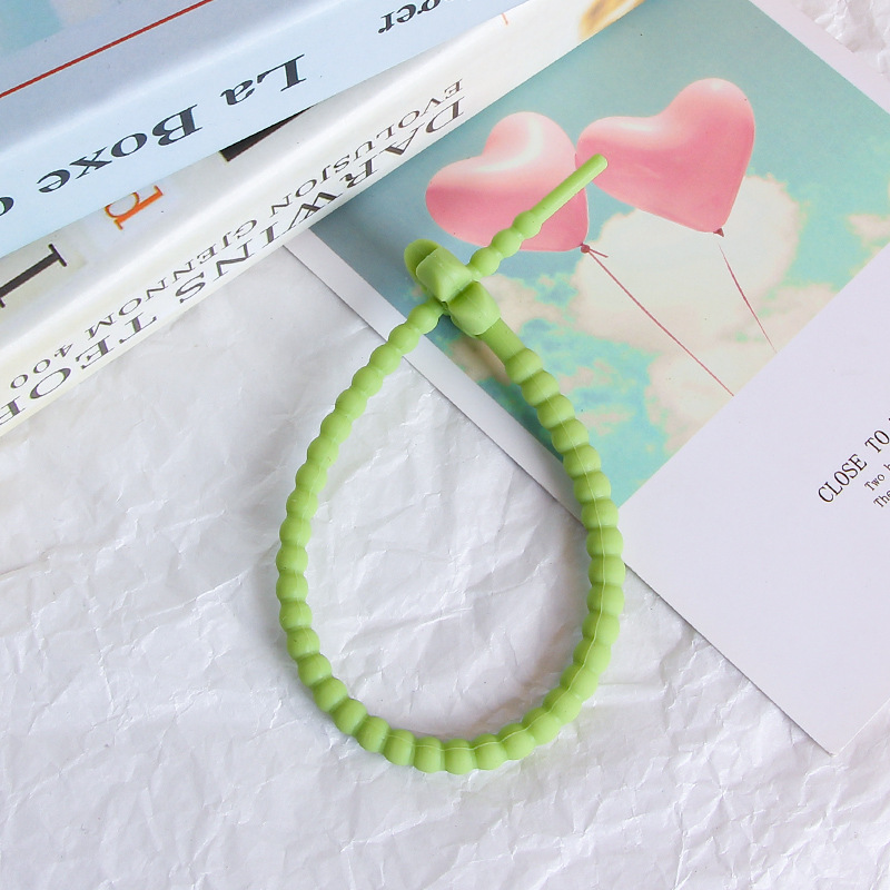 25cm colorido pequeña flor de silicona cuerda DIY joyería llavero accesorios auto-bloqueo cordón Correa cordón corbata