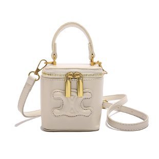 Cada bolso femenino es un trabajo minucioso del diseñador.