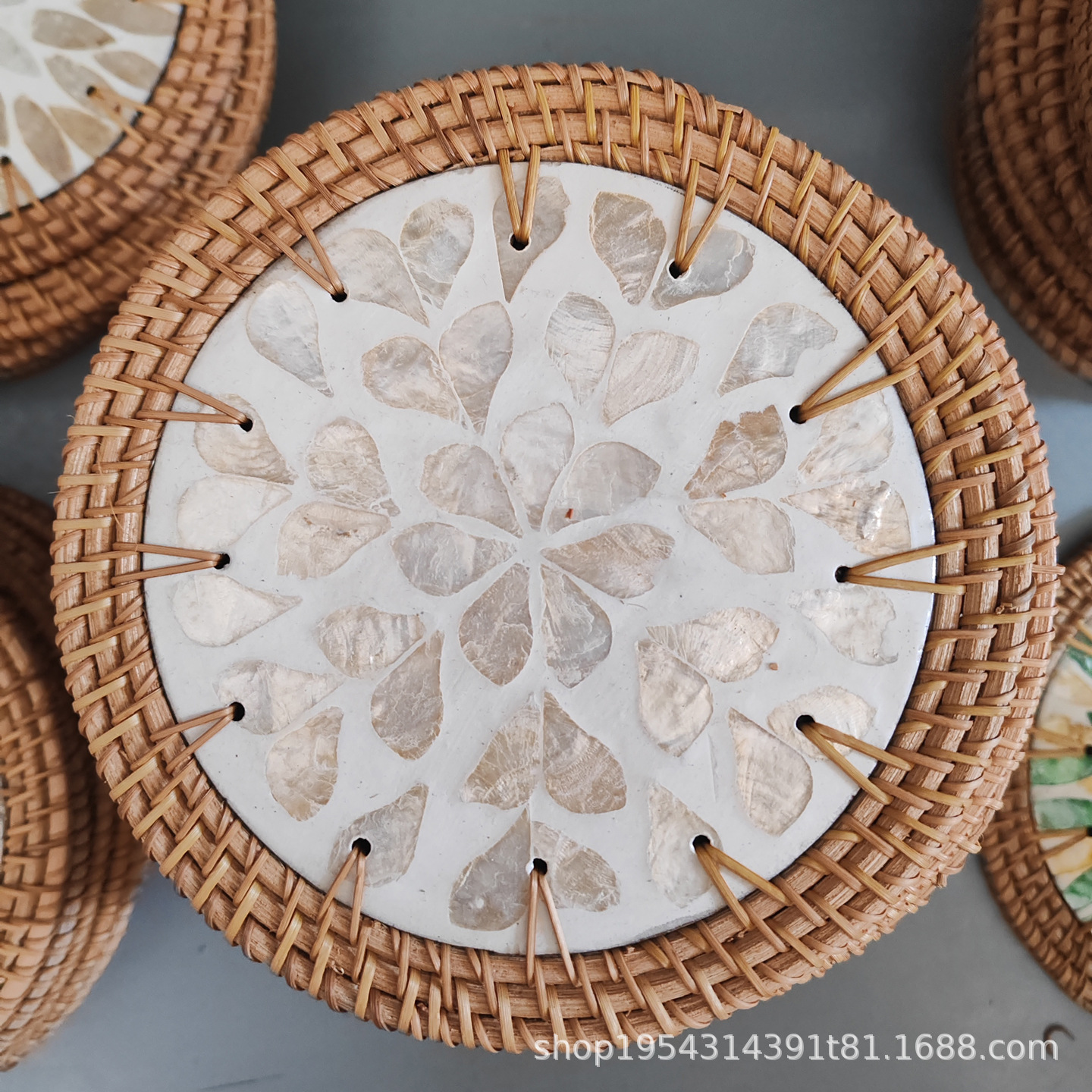 Alfombrilla aislante de concha, posavasos para hoteles y hostales, alfombrilla de desayuno con borde de ratán, alfombrilla antisalpicaduras para mesa de café, aislamiento térmico y protección contra quemaduras.