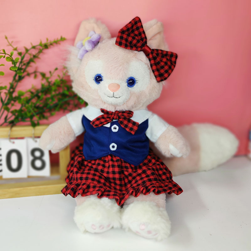 빨간색 체크 무늬 스커트와 파란색 조끼 정장