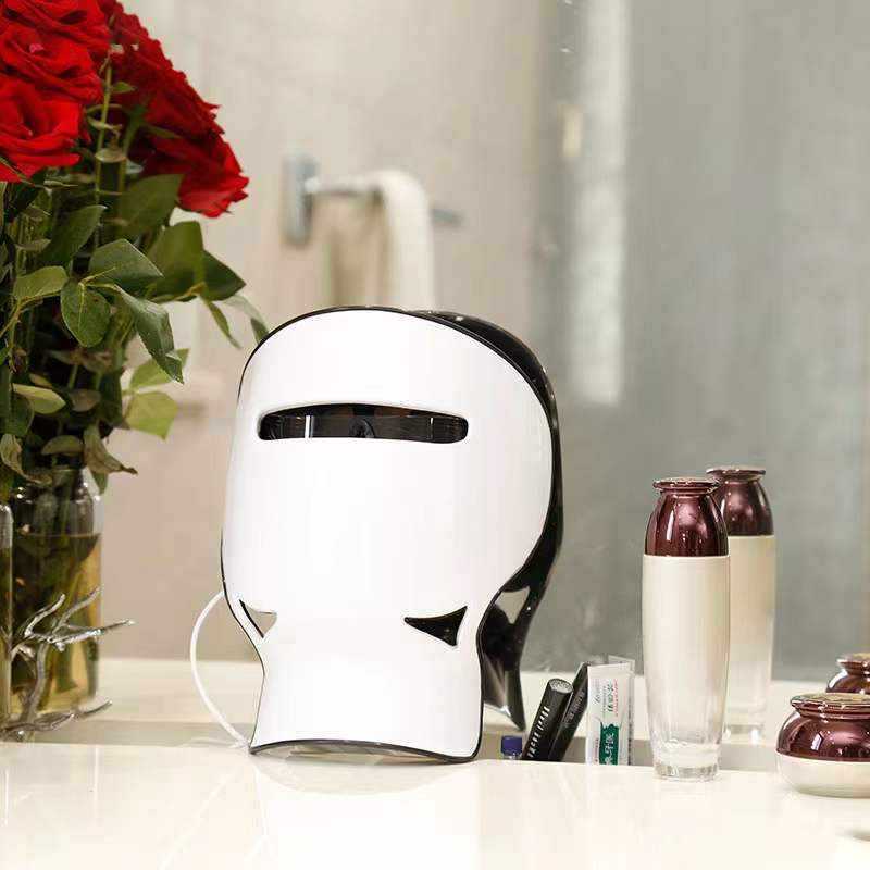 Lightweight cosmetic mask