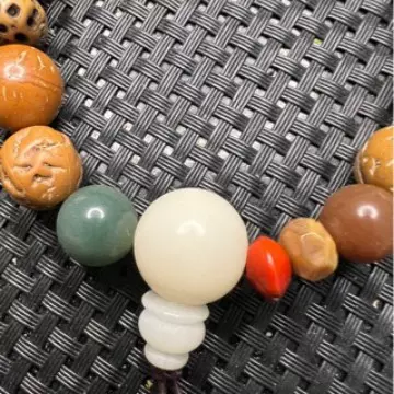 厂家出售十八籽菩提手串全部都是菩提没有石头木头塑料