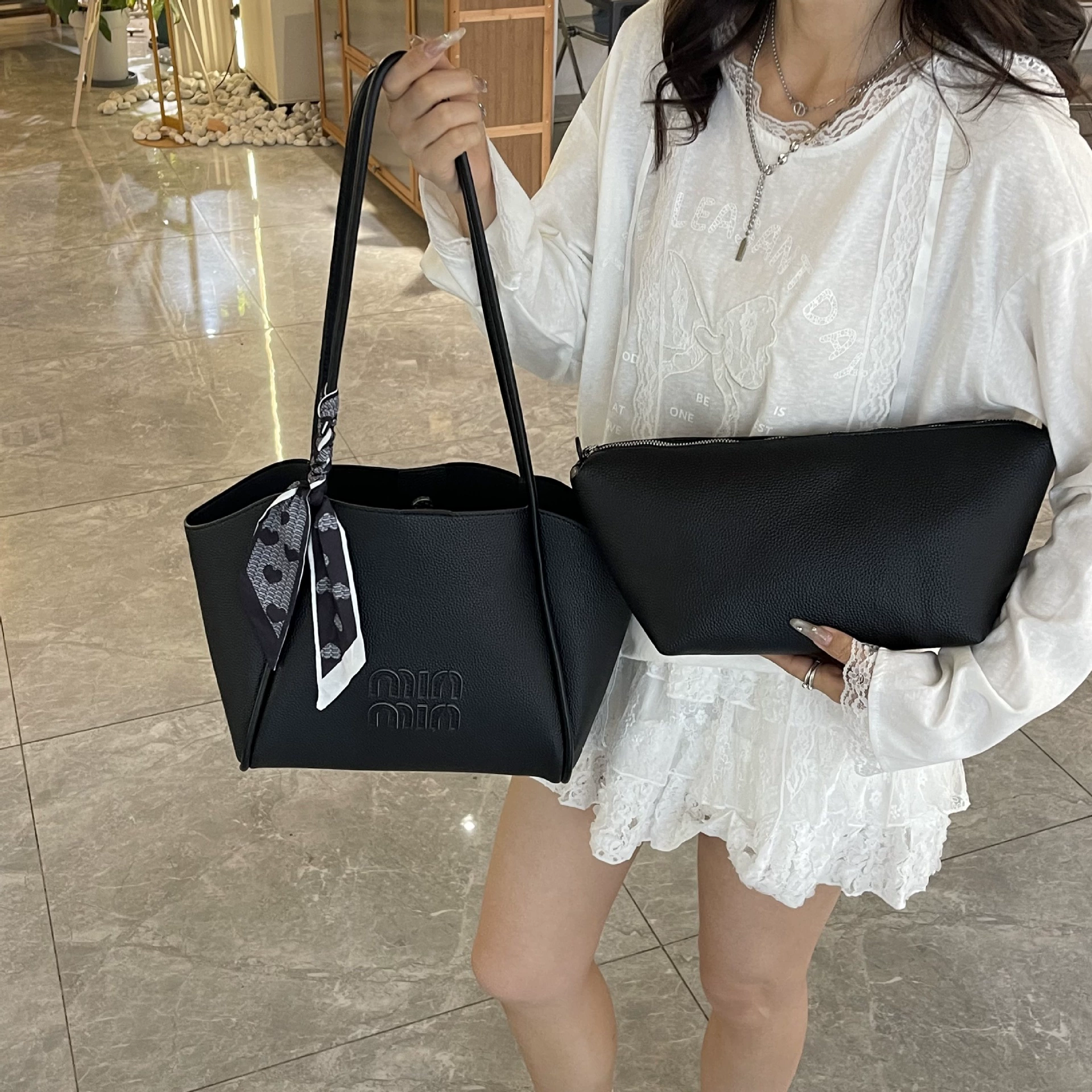 Capacious shoulder bag, fashionable universal handheld one-shoulder bag, city style