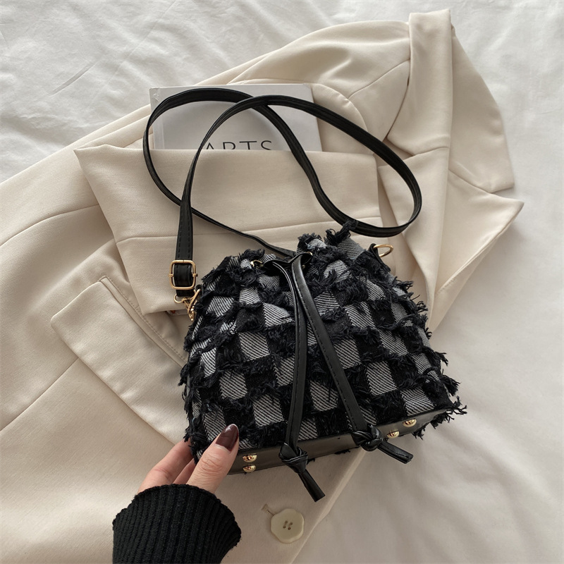 2024 invierno nuevo diseño de moda de gran capacidad bolso ocio de hombro de moda de mujer simple viaje bolsa de cubo portátil