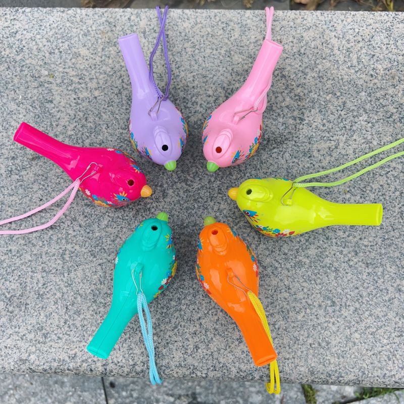 Fábrica al por mayor con agua que cambia el sonido del silbato de pájaro acuático al aire libre instrumento musical para niños silbato cuerno juguete parque puesto al por mayor