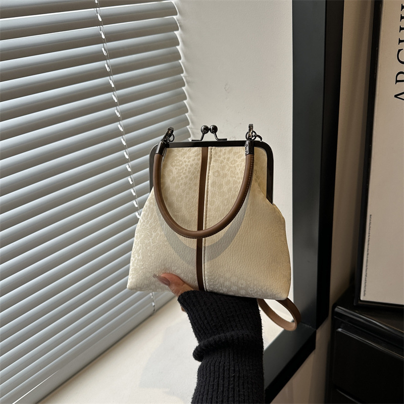 Cross-border shoulder crossbody bag 2026 personalized shell phone bag new vintage patchwork crossbody bag with clasp handbag Cross-border shoulder crossbody bag 2026 personalized shell phone bag new vintage patchwork crossbody bag with clasp handbag