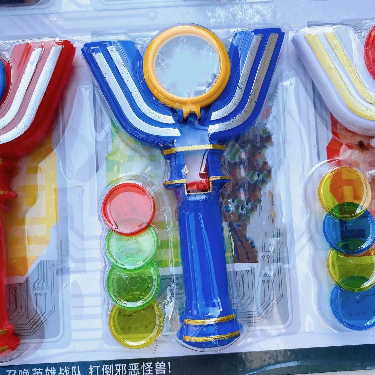 Doble robot transformador perforador lanzador de tarjetas, mango de reloj de espada redonda, tres tipos de conjunto mixto