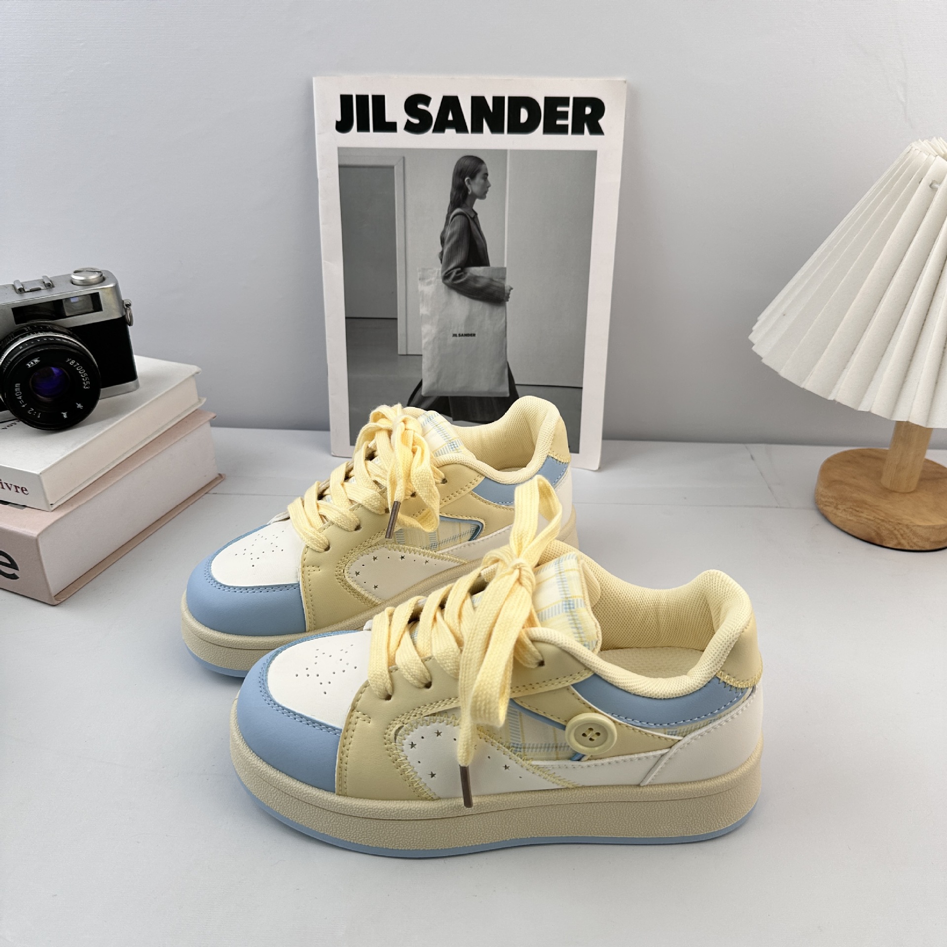 Yuanbo coreano zapatos de tablero de dopamina con suela gruesa zapatos blancos para mujeres 2025 nuevos zapatos de pan de nicho universal