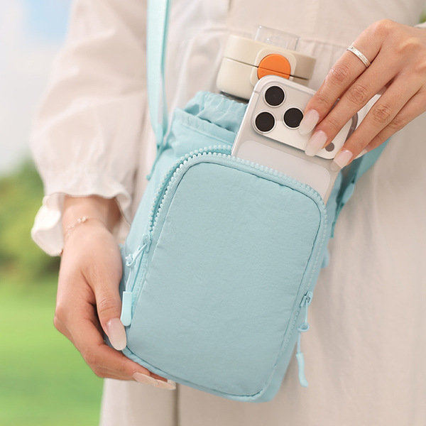 sports shoulder bag with bottle holder