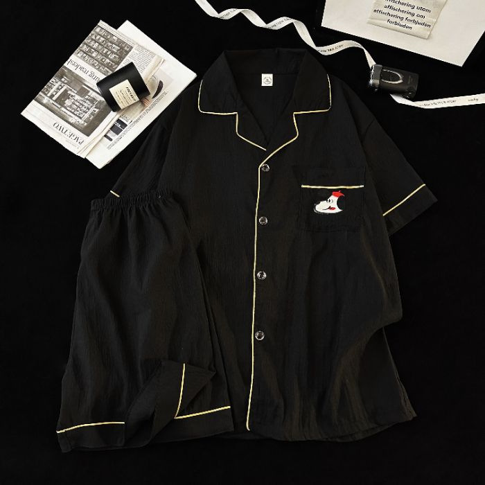 Pijamas de gasa de algodón de estilo explosivo en vivo para hombres de manga corta de verano, los estudiantes de dibujos animados casuales pueden usar trajes de servicio a domicilio