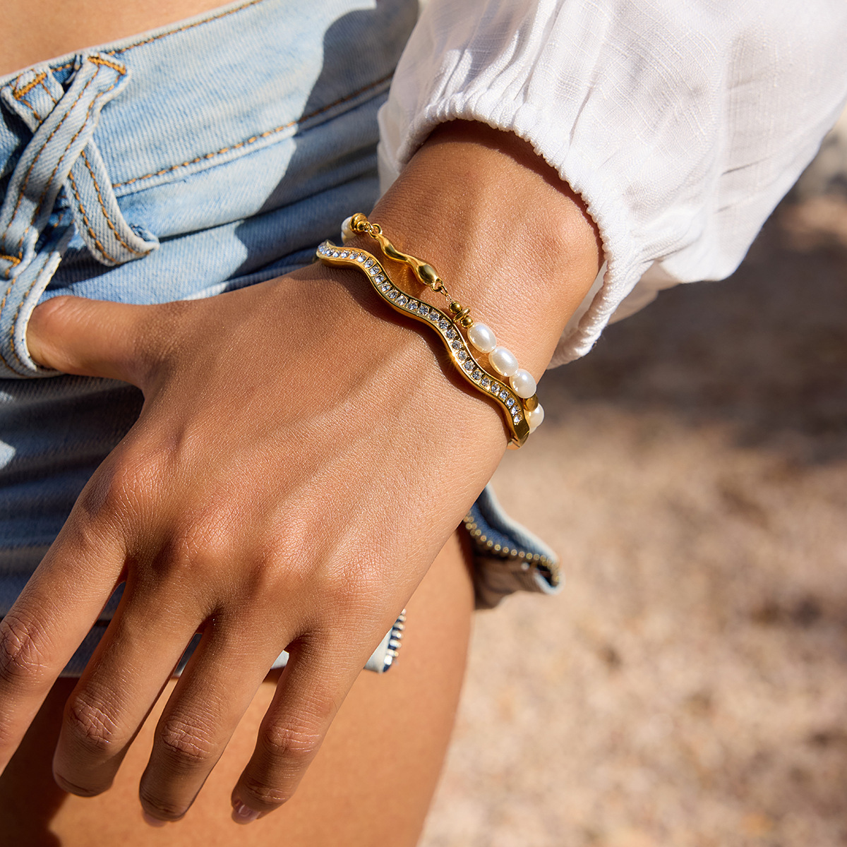 Jeding brazalete con hebilla de diamantes de imitación de acero inoxidable europeo y americano, joyería ligera de lujo de alta gama, joyería de acero de titanio para mujer que no se desvanece, transfronteriza image 3