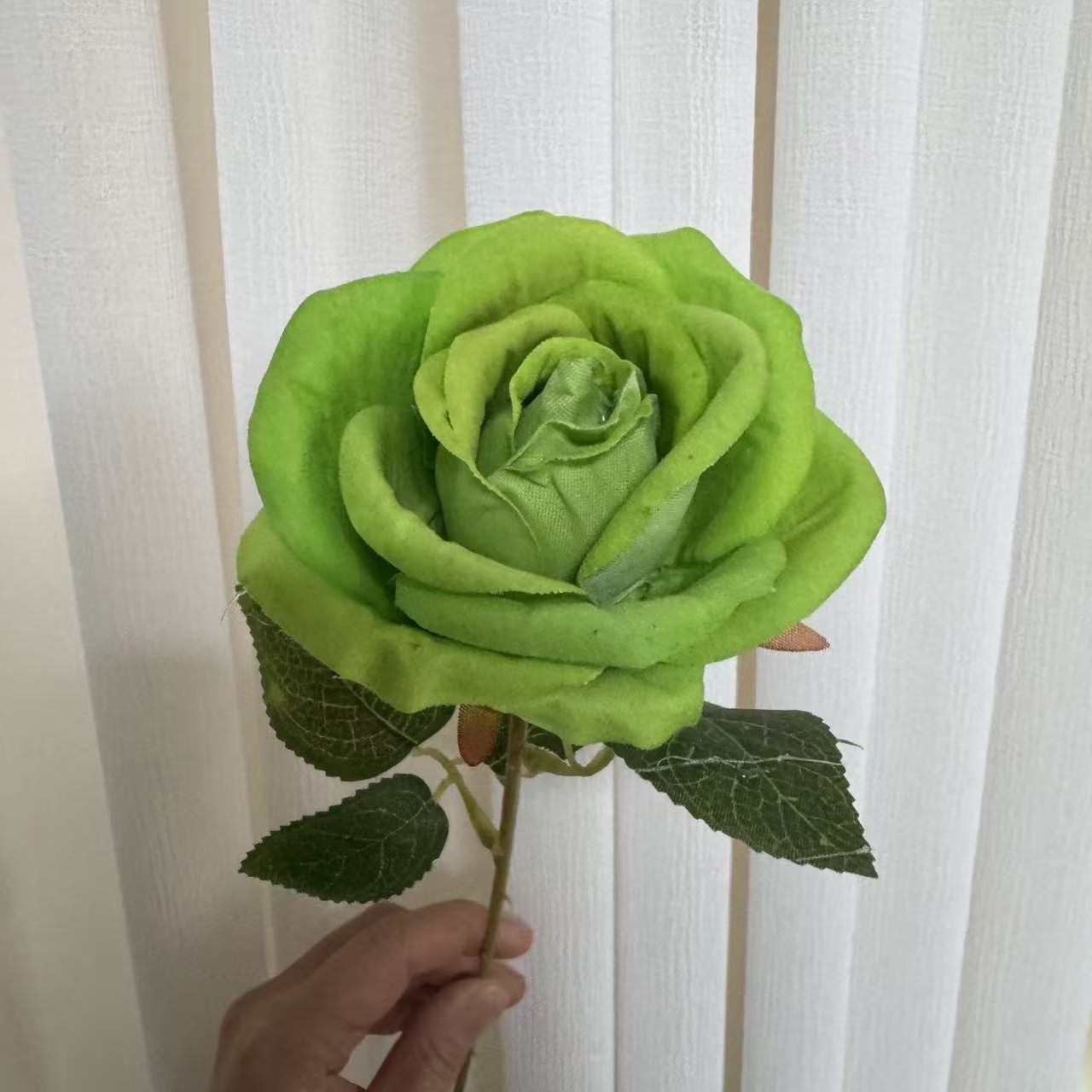 Flores transfronterizas de automóviles de seda colgante extra larga Begonia artificial rosas negras estrellas hierba flores de melocotón orquídeas