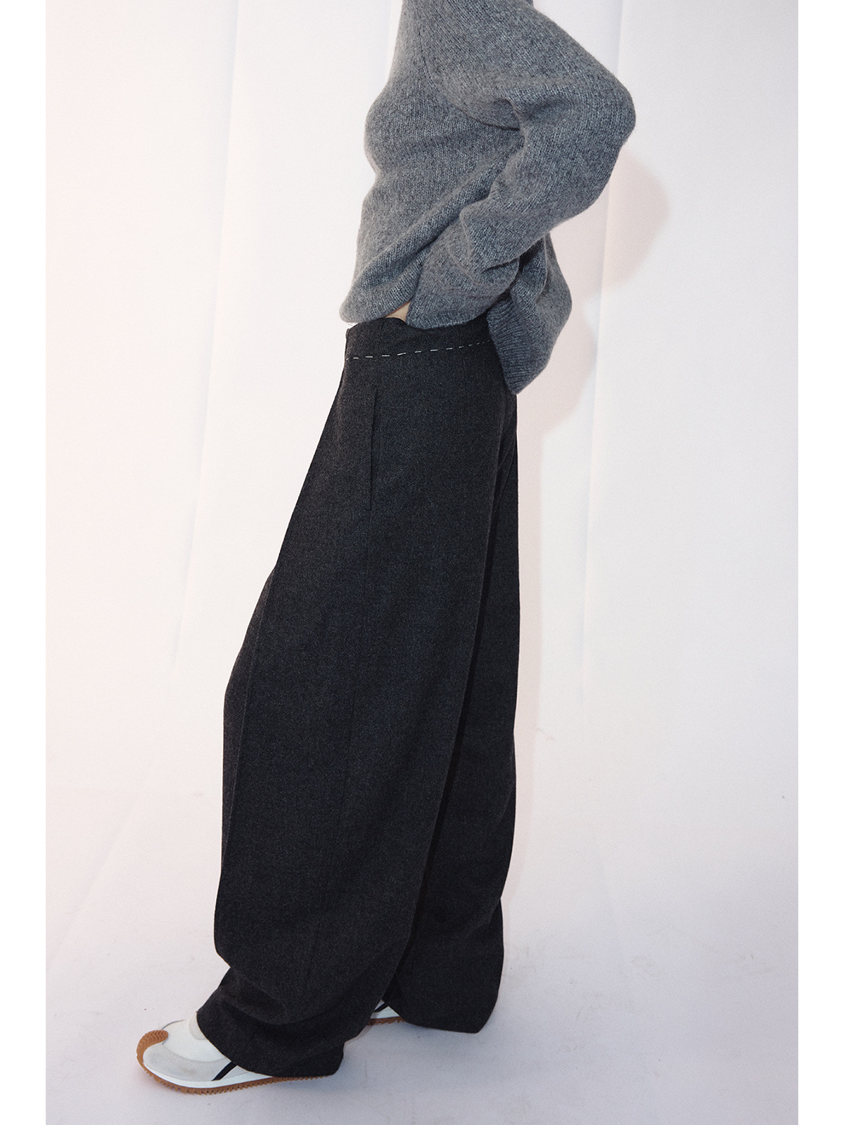 [時を知る] 新品のウールの手作りのハンギングテーパードパンツV7759
