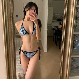 2025新款满印蓝色十字架比基尼泳衣女分体绑带纯欲风辣妹度假风
