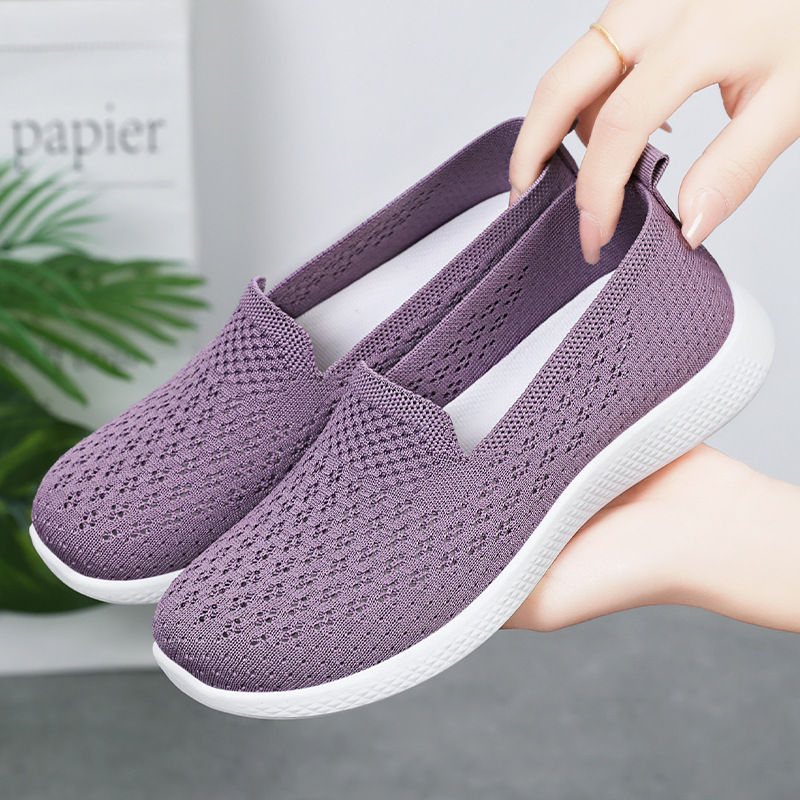Zapatos casuales de mujer nuevo estilo suela suave ligero zapatos de madre de mediana edad y ancianos zapatos casuales transpirables tejidos voladores zapatos de mujer de comercio exterior al por mayor