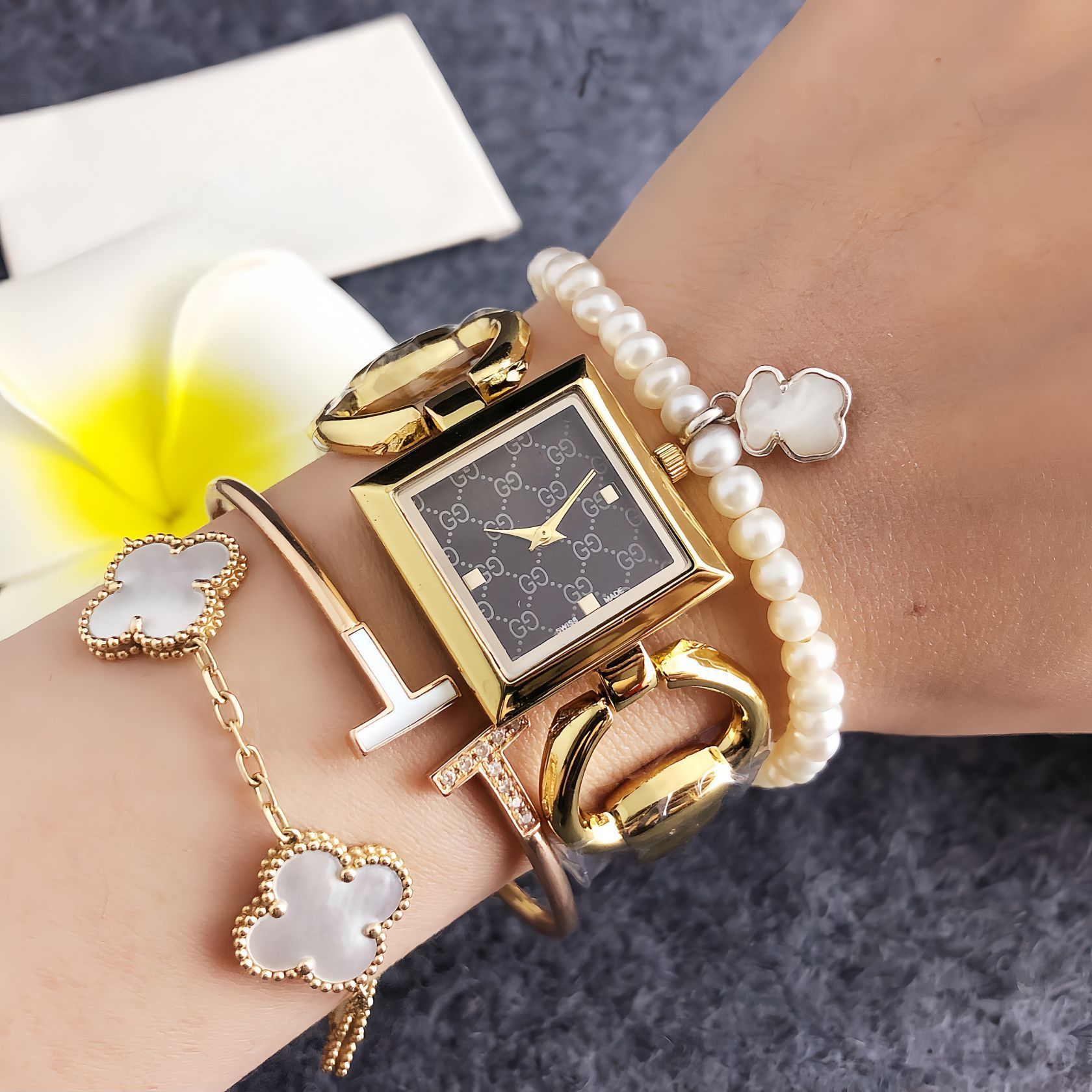 Square Women's Watch Black Gold Women's Watch Trendy Temperament Fashion Watch Bracelet Style Life Waterproof Quartz Watch