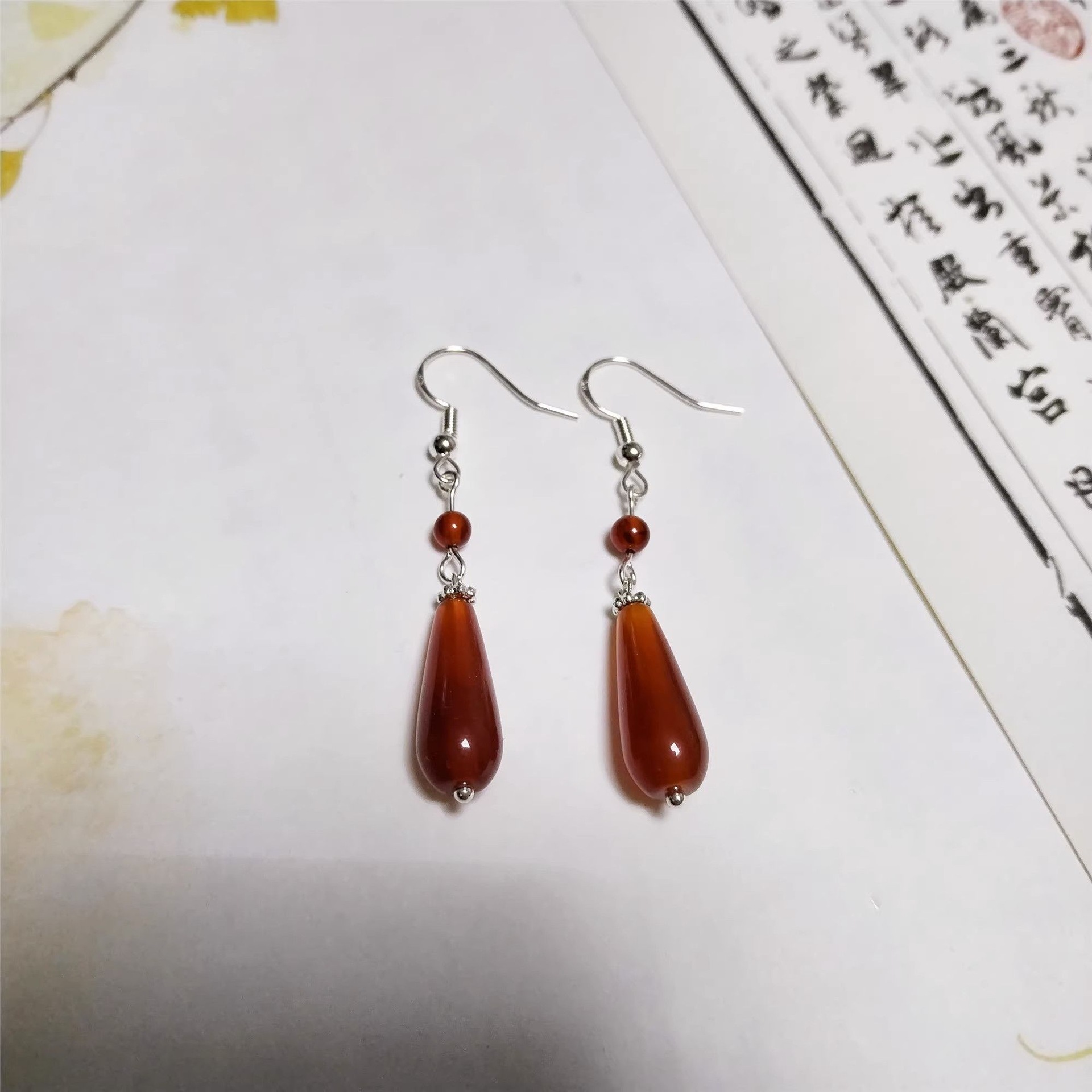 Les nouveaux éléments de design chinois Rainbow Drops et le style ancien entreront dans les boucles d'oreilles Wine Shen Lanzhou Accessoires pour crochets d'oreilles_voghion.com