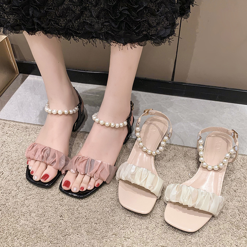Feenhafter Stil für Damen im Sommer 2024, neue Perlenknöpfe mit plissierten Wolken, mitteldicke Absätze, Sandalen mit eckiger Spitze_voghion.com