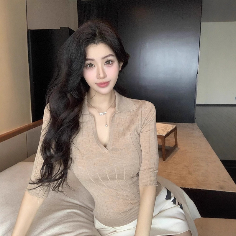 Khaki V-Neck Leaking Collarbone Pure Lust Elegant Slimming Look Short-Sleeved Knitted Top 2025 Spring New