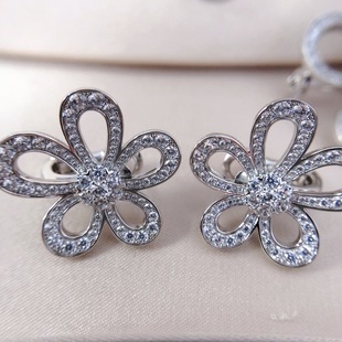 A generation of s925 silver ladies earrings lace micro inlay high carbon diamond simple elegant earrings diamond accessories
