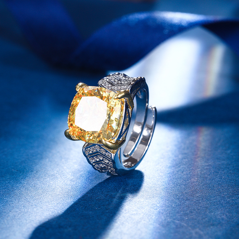 2024 nuevo Zhuang Sheng joyería diamante de alto carbono hielo flor corte cobre incrustaciones diamante amarillo luz traje de lujo hembra 12*12*10*10