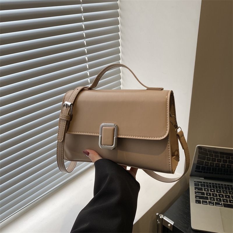 今年の人気のファッションレトロな小さなバッグ女性のための 2025 新しいフレンチニッチデザインシングルショルダークロスボディ小さな正方形バッグ|undefined