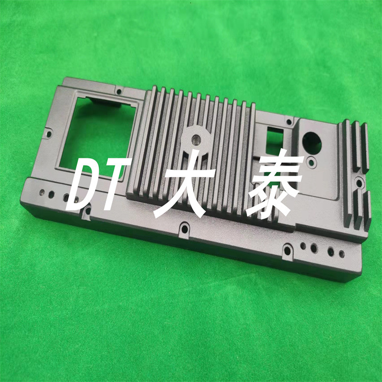 铝合金压铸车载中控主板散热器表面处理烤漆