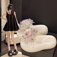 �ɐۺ����������һ����ЬŮ�ļ��¿����e�Ӽ����m�����⴩����Ь