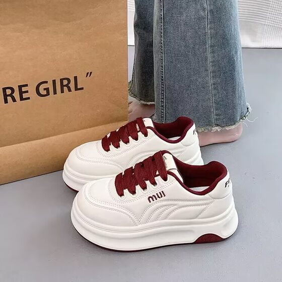 White Shoes Women's 2025 Spring New Thick Sole Joker Super Fire Bread Shoes Heightened Explosions Casual Sports Sneakers
