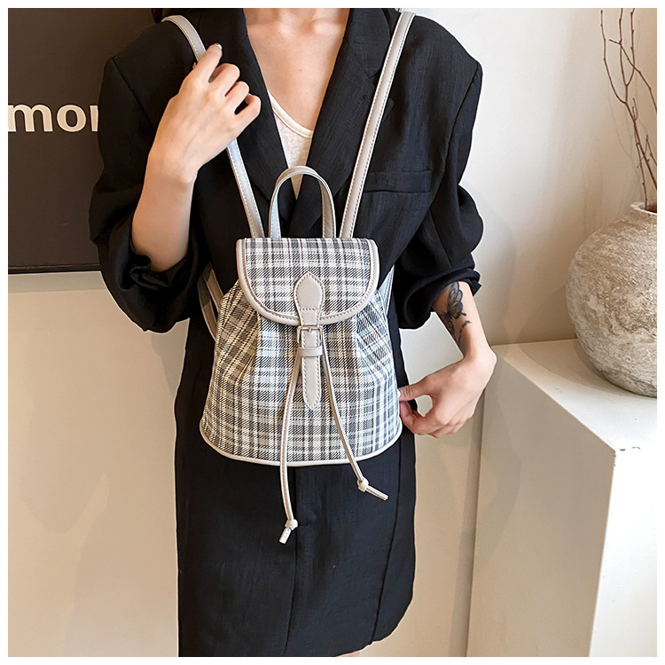 Backpack for women, fashionable niche design, hand-held Korean version backpack, high-end feeling, bucket bag, trendy_voghion.com