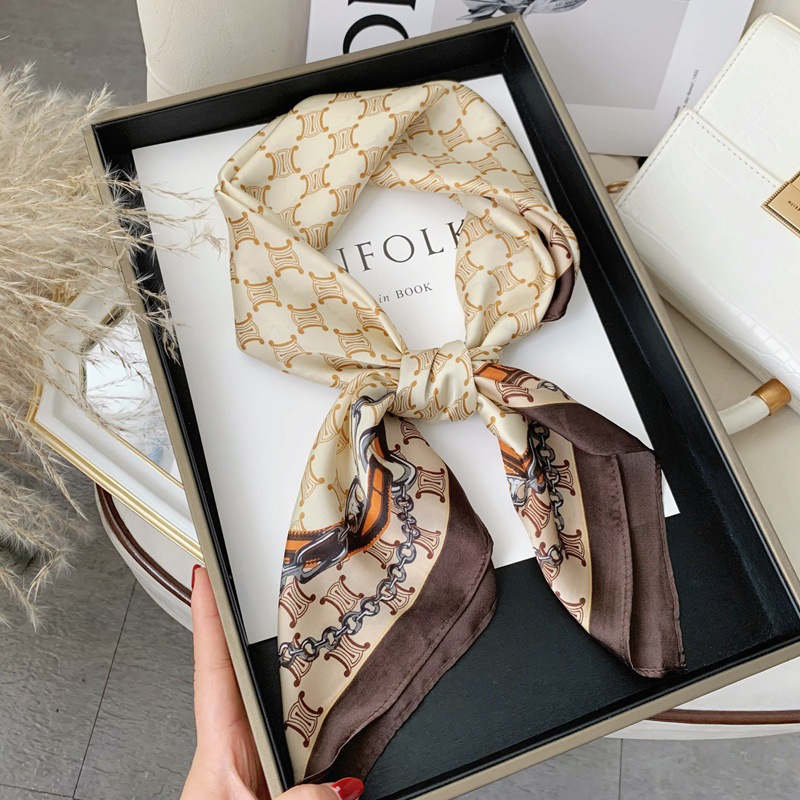 Versión coreana de todo fósforo primavera 2025 nueva moda 70 bufanda pequeña bufanda cuadrada mujer a juego camisa pequeña bufanda bufanda al por mayor