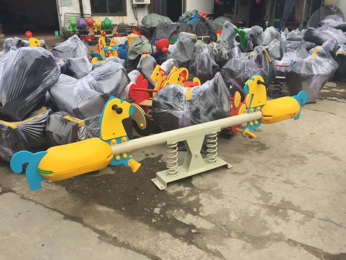 Caballo de Troya al aire libre caballo mecedora para niños individuales y dobles primavera de dibujos animados sacudiendo Yaole instalaciones de entretenimiento Balancín comunitario multifuncional