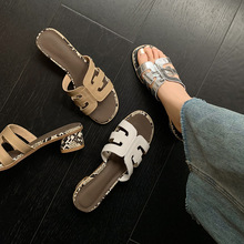 �ɷN����~����ЬŮ���⴩�r�КW����ȹ���⴩һ���Ϸ��^¶ֺ����