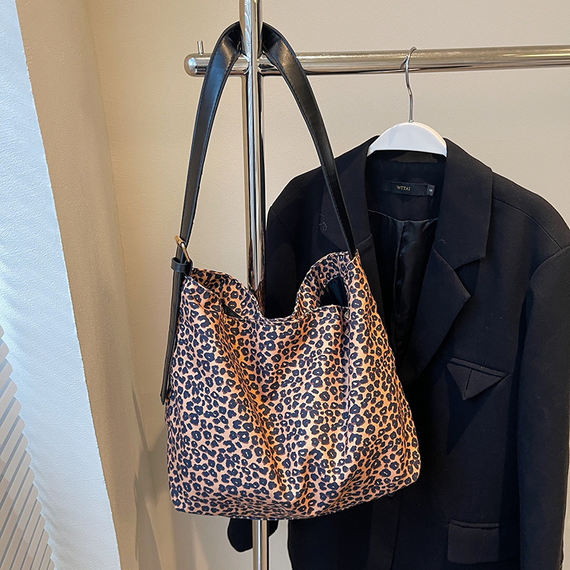 Leopardo bolsos personales casuales de moda femenina versátil mochila de hombro 2024 nueva gran capacidad bolsos de mano simples