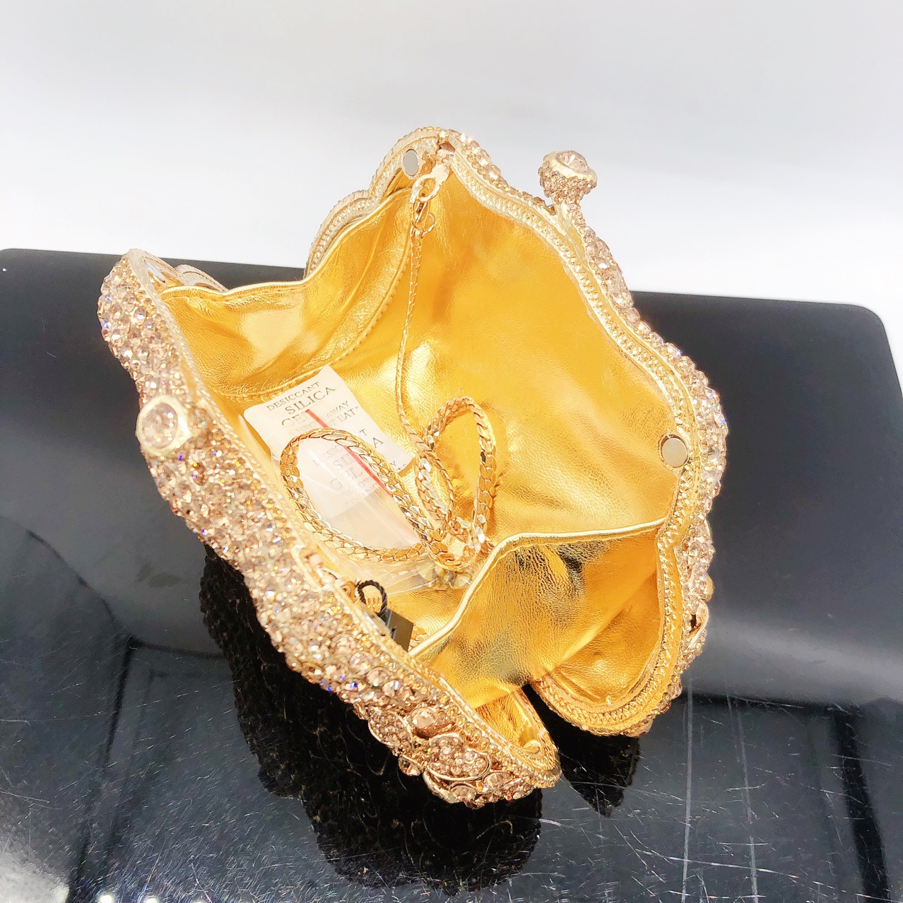 Túi clutch dạ hội đính kim cương hình cỏ bốn lá pha lê — Màu vàng chi tiết 3