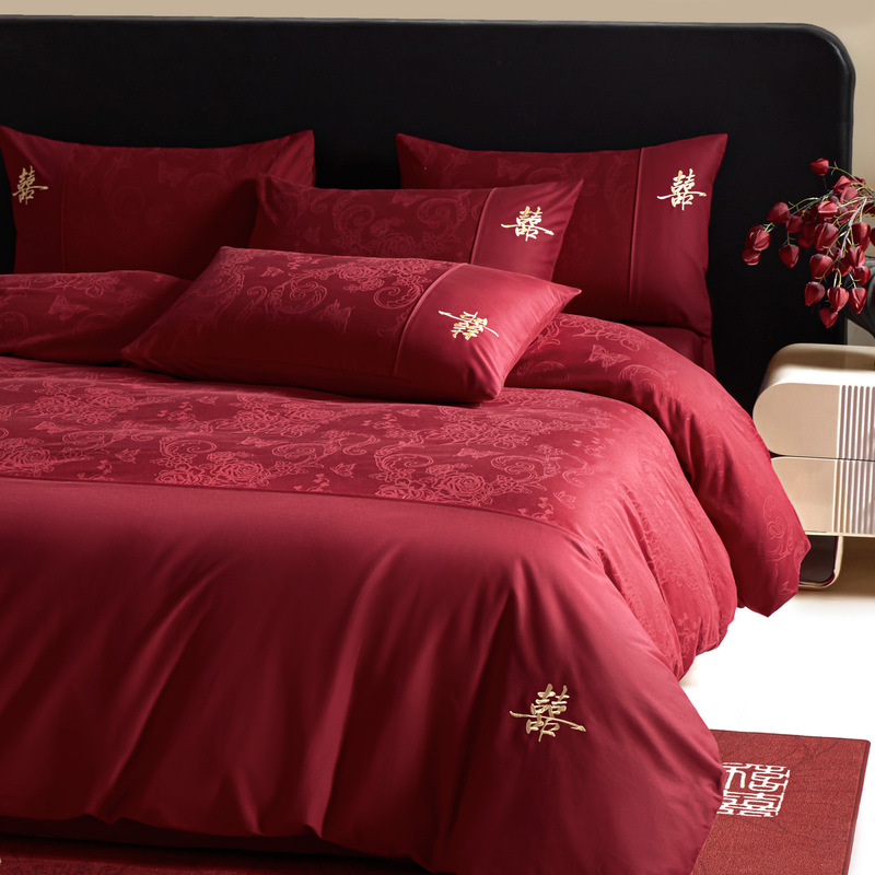 Simple and elegant wedding set with double happiness embroidery, red comforter, high-end duvet cover, premium wedding bed sheet and bedding