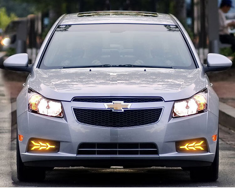 Suitable for 09-14 Cruz streamer daytime running lights front fog lamp frame special modified LED driving lights turn signal