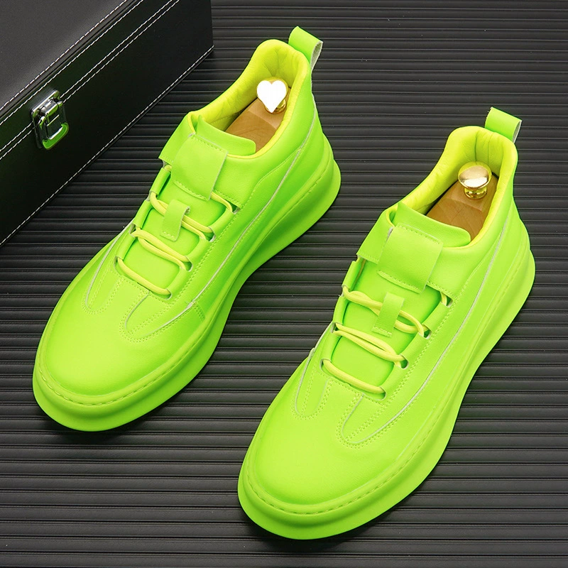 Белые туфли средней высоты, новые весенние модные высокие кроссовки, мужские туфли на толстой подошве, увеличивающие рост внутри, ленивые лоферы без шнуровки.