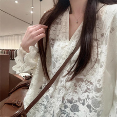 長袖のシャツの女性は2025年の早秋の新型の中でやせている底のシャツの高級感が現れます。
